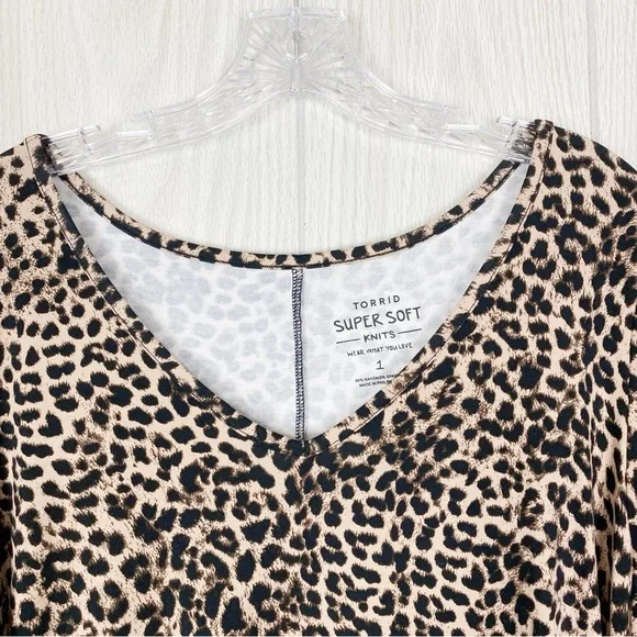 Torrid | Leopard Print Super Soft V-Neck T-Shirt Size 1X - Picture 7 of 13